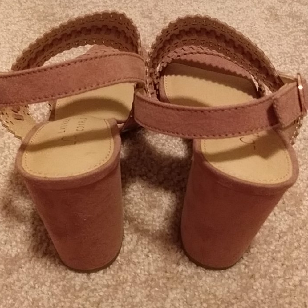 Shoe - Picture 3 of 8